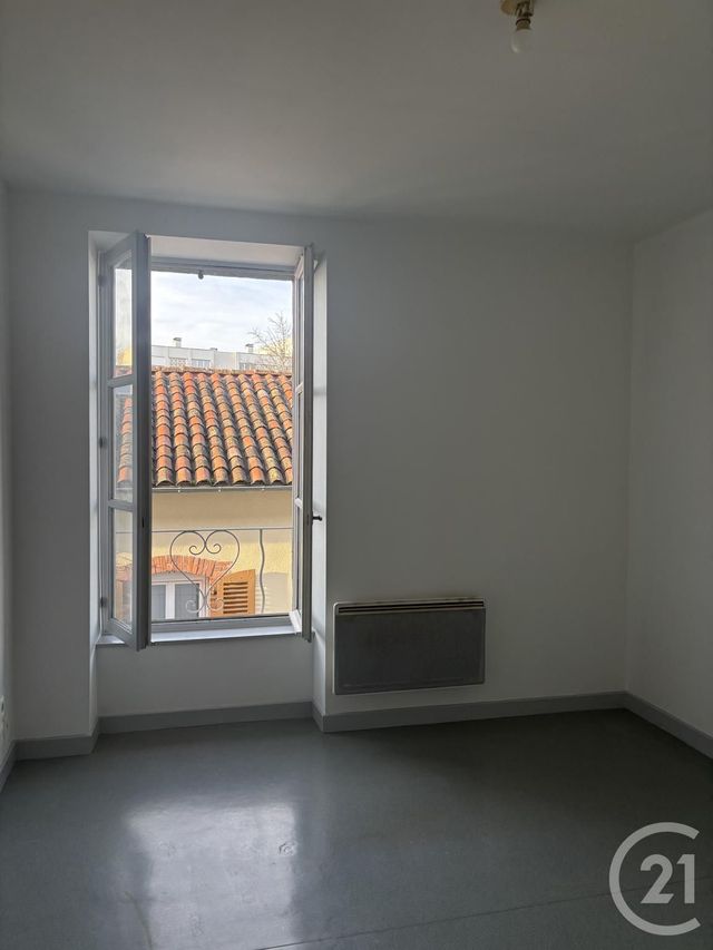 Appartement T2 à louer - 2 pièces - 40.0 m2 - AURILLAC - 15 - AUVERGNE - Century 21 Pradel Immobilier