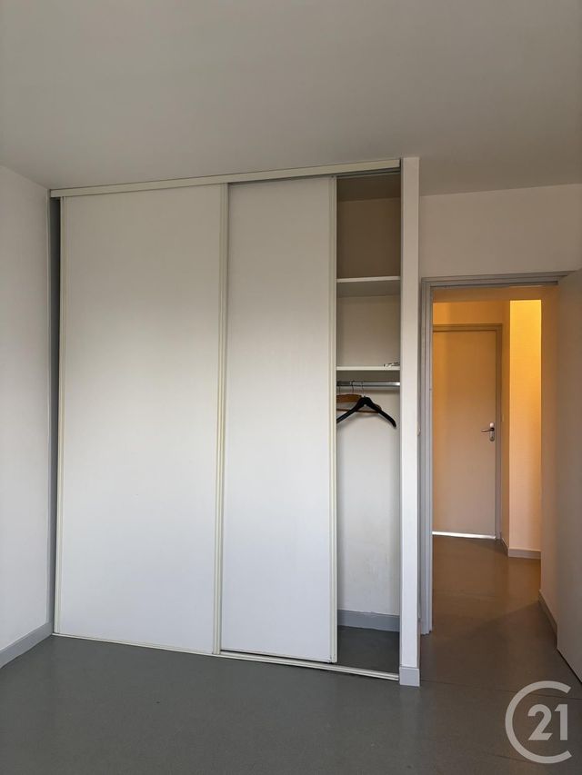 Appartement T2 à louer - 2 pièces - 40.0 m2 - AURILLAC - 15 - AUVERGNE - Century 21 Pradel Immobilier