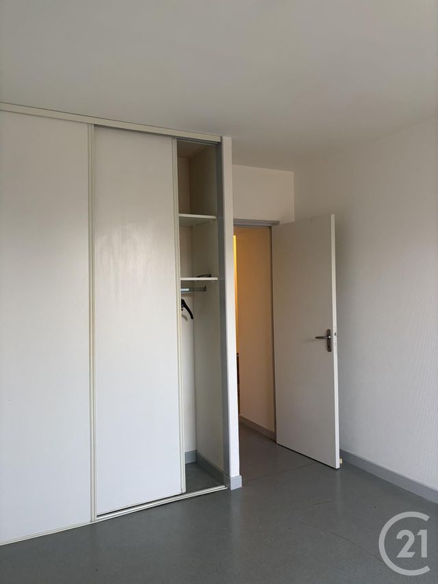 Appartement T2 à louer - 2 pièces - 40.0 m2 - AURILLAC - 15 - AUVERGNE - Century 21 Pradel Immobilier