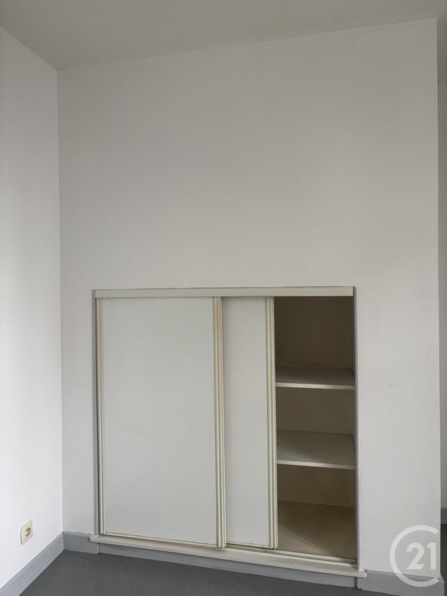 Appartement T2 à louer - 2 pièces - 40.0 m2 - AURILLAC - 15 - AUVERGNE - Century 21 Pradel Immobilier