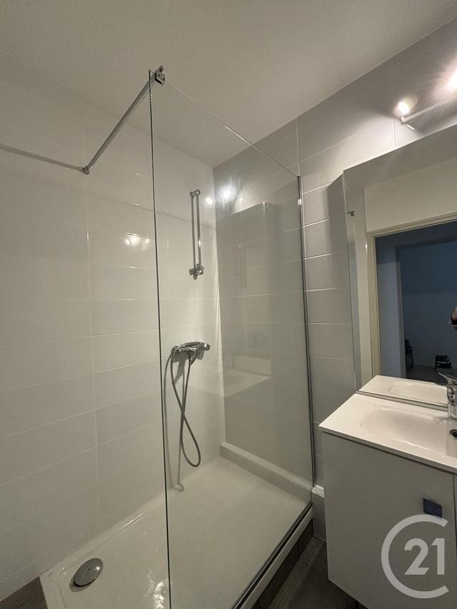 Appartement T2 à louer - 2 pièces - 36.2 m2 - AURILLAC - 15 - AUVERGNE - Century 21 Pradel Immobilier