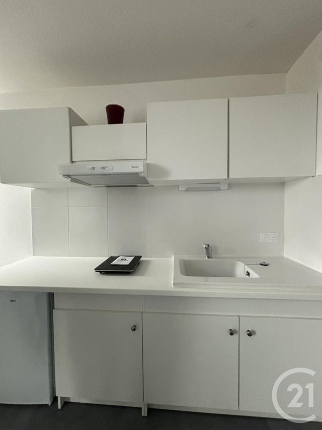 Appartement T2 à louer - 2 pièces - 36.2 m2 - AURILLAC - 15 - AUVERGNE - Century 21 Pradel Immobilier