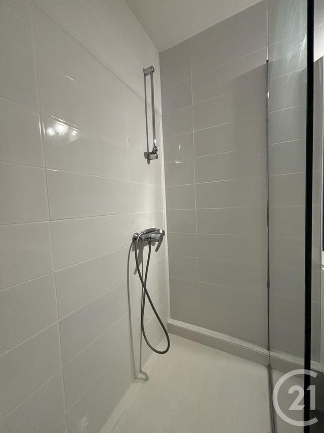 Appartement T2 à louer - 2 pièces - 36.2 m2 - AURILLAC - 15 - AUVERGNE - Century 21 Pradel Immobilier