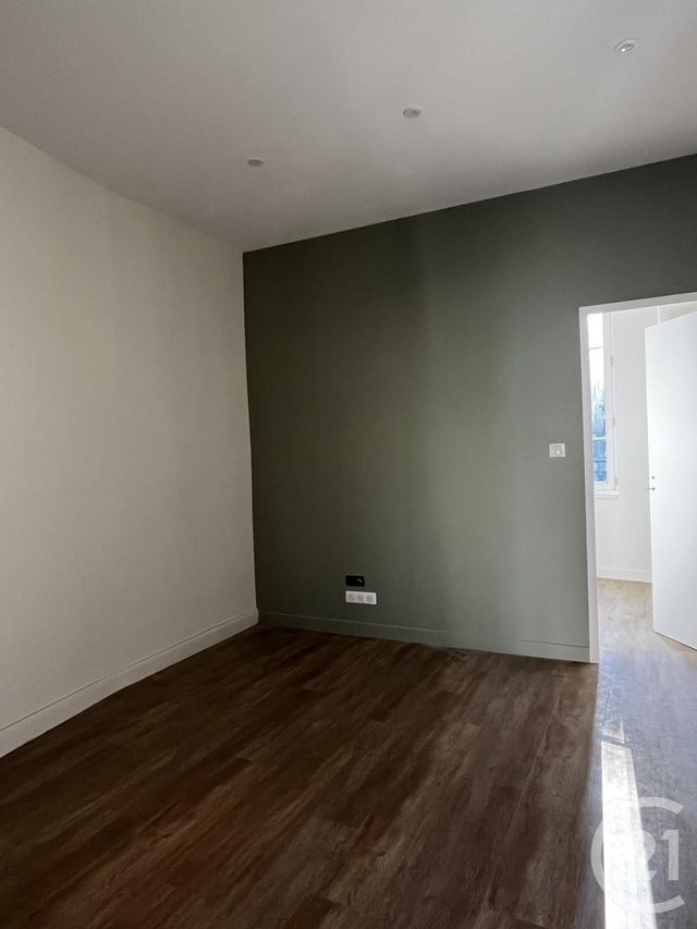 Appartement F1 bis à louer - 2 pièces - 32.68 m2 - AURILLAC - 15 - AUVERGNE - Century 21 Pradel Immobilier