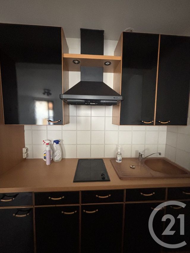 Appartement T2 à louer - 2 pièces - 40.0 m2 - AURILLAC - 15 - AUVERGNE - Century 21 Pradel Immobilier