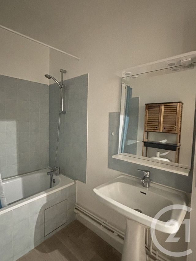 Appartement T2 à louer - 2 pièces - 40.0 m2 - AURILLAC - 15 - AUVERGNE - Century 21 Pradel Immobilier