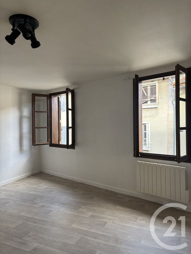 Appartement T2 à louer - 2 pièces - 40.0 m2 - AURILLAC - 15 - AUVERGNE - Century 21 Pradel Immobilier
