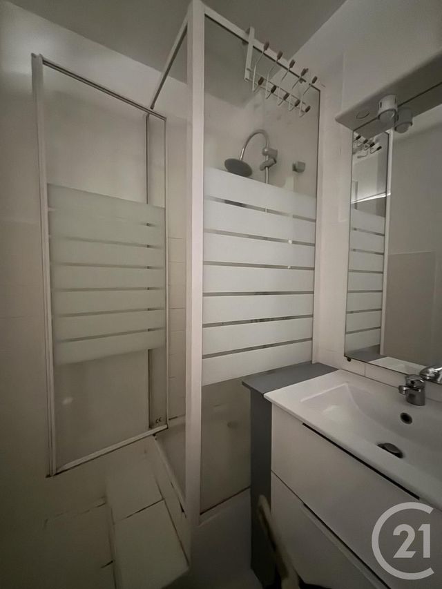 Appartement T1 à louer - 2 pièces - 30.0 m2 - AURILLAC - 15 - AUVERGNE - Century 21 Pradel Immobilier