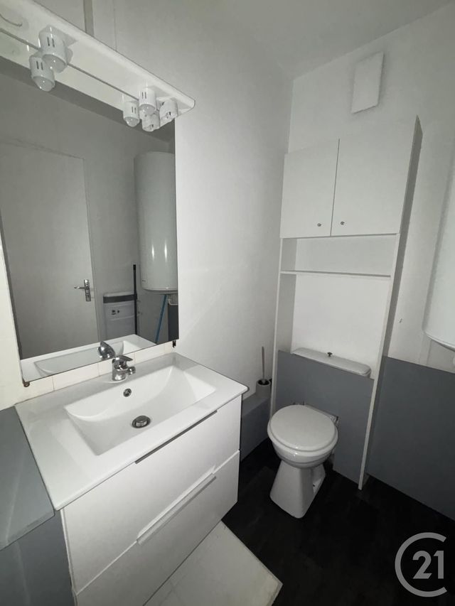 Appartement T1 à louer - 2 pièces - 30.0 m2 - AURILLAC - 15 - AUVERGNE - Century 21 Pradel Immobilier