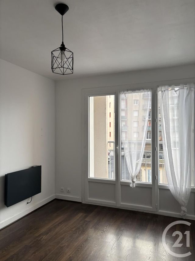 Appartement T1 à louer - 2 pièces - 30.0 m2 - AURILLAC - 15 - AUVERGNE - Century 21 Pradel Immobilier