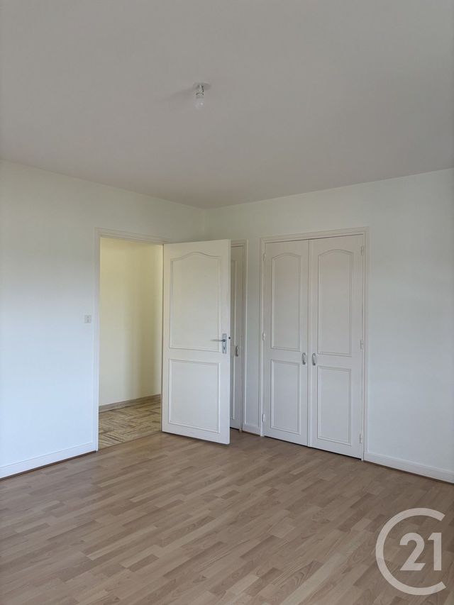Appartement T5 à louer - 5 pièces - 126.0 m2 - LE ROUGET PERS - 15 - AUVERGNE - Century 21 Pradel Immobilier