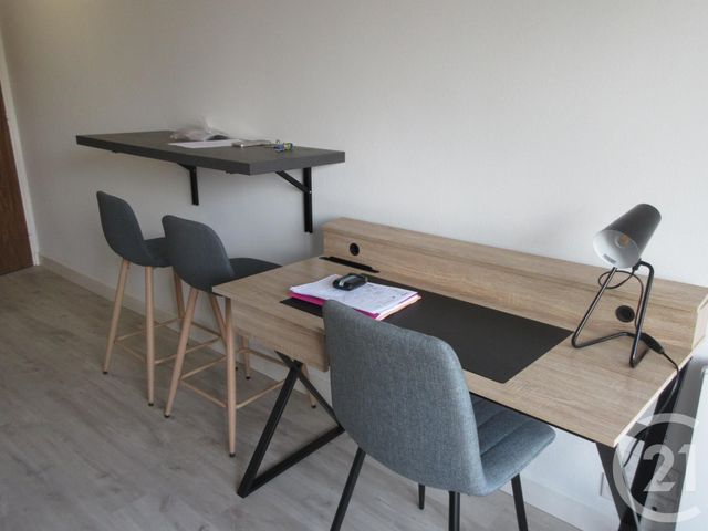 Appartement Studio à louer - 1 pièce - 20.0 m2 - AURILLAC - 15 - AUVERGNE - Century 21 Pradel Immobilier