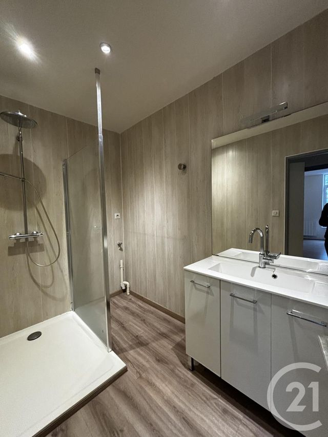 Appartement T2 à louer - 2 pièces - 64.0 m2 - AURILLAC - 15 - AUVERGNE - Century 21 Pradel Immobilier