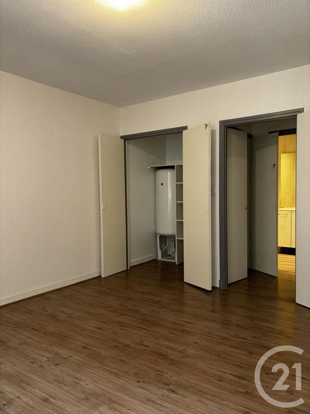Appartement T2 à louer - 2 pièces - 64.0 m2 - AURILLAC - 15 - AUVERGNE - Century 21 Pradel Immobilier