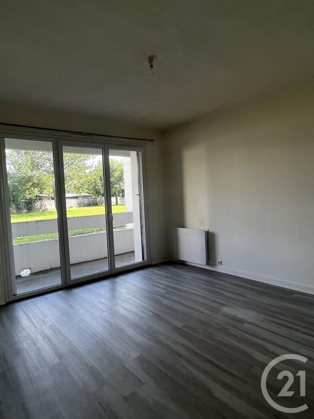 Appartement T3 à louer - 3 pièces - 61.13 m2 - ARPAJON SUR CERE - 15 - AUVERGNE - Century 21 Pradel Immobilier