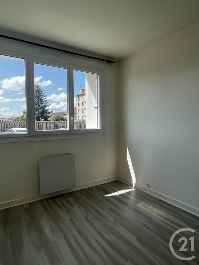 Appartement T3 à louer - 3 pièces - 61.13 m2 - ARPAJON SUR CERE - 15 - AUVERGNE - Century 21 Pradel Immobilier