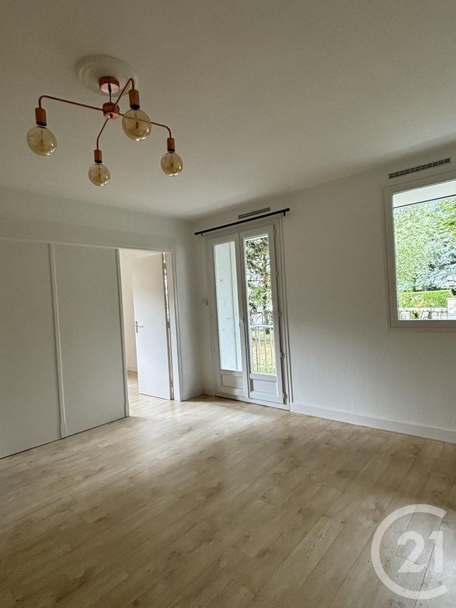 Appartement T2 à louer - 2 pièces - 45.0 m2 - VIC SUR CERE - 15 - AUVERGNE - Century 21 Pradel Immobilier