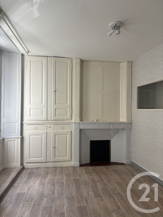 Appartement T2 à louer - 2 pièces - 52.0 m2 - AURILLAC - 15 - AUVERGNE - Century 21 Pradel Immobilier
