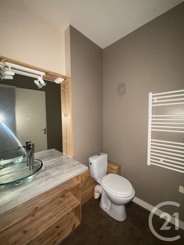 Appartement T2 à louer - 2 pièces - 52.0 m2 - AURILLAC - 15 - AUVERGNE - Century 21 Pradel Immobilier