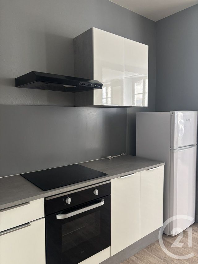 Appartement T2 à louer - 2 pièces - 52.0 m2 - AURILLAC - 15 - AUVERGNE - Century 21 Pradel Immobilier