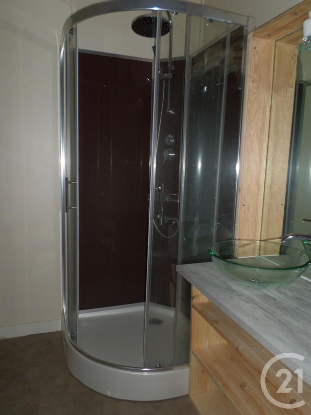 Appartement T2 à louer - 2 pièces - 52.0 m2 - AURILLAC - 15 - AUVERGNE - Century 21 Pradel Immobilier