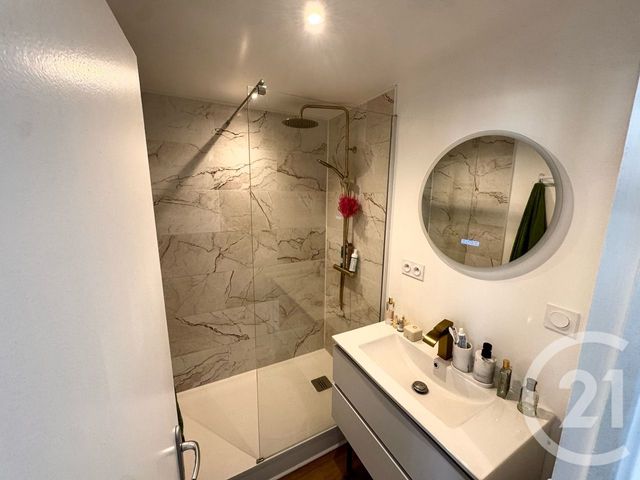 Appartement F2 à vendre - 3 pièces - 38.0 m2 - AURILLAC - 15 - AUVERGNE - Century 21 Pradel Immobilier