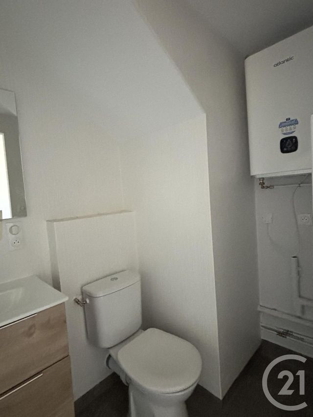 Appartement T2 à louer - 2 pièces - 30.32 m2 - AURILLAC - 15 - AUVERGNE - Century 21 Pradel Immobilier