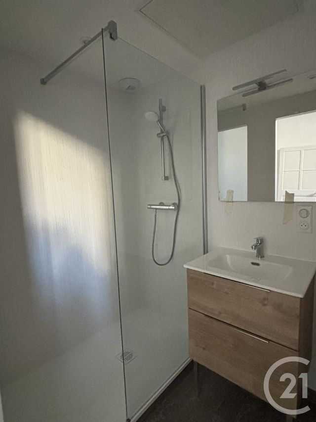 Appartement T2 à louer - 2 pièces - 30.32 m2 - AURILLAC - 15 - AUVERGNE - Century 21 Pradel Immobilier