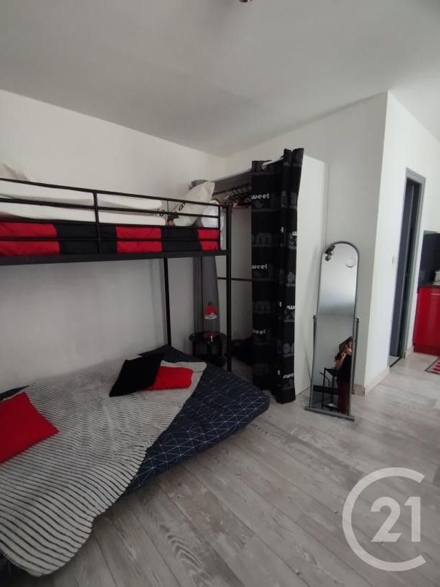 Appartement Studio à louer - 1 pièce - 27.0 m2 - AURILLAC - 15 - AUVERGNE - Century 21 Pradel Immobilier