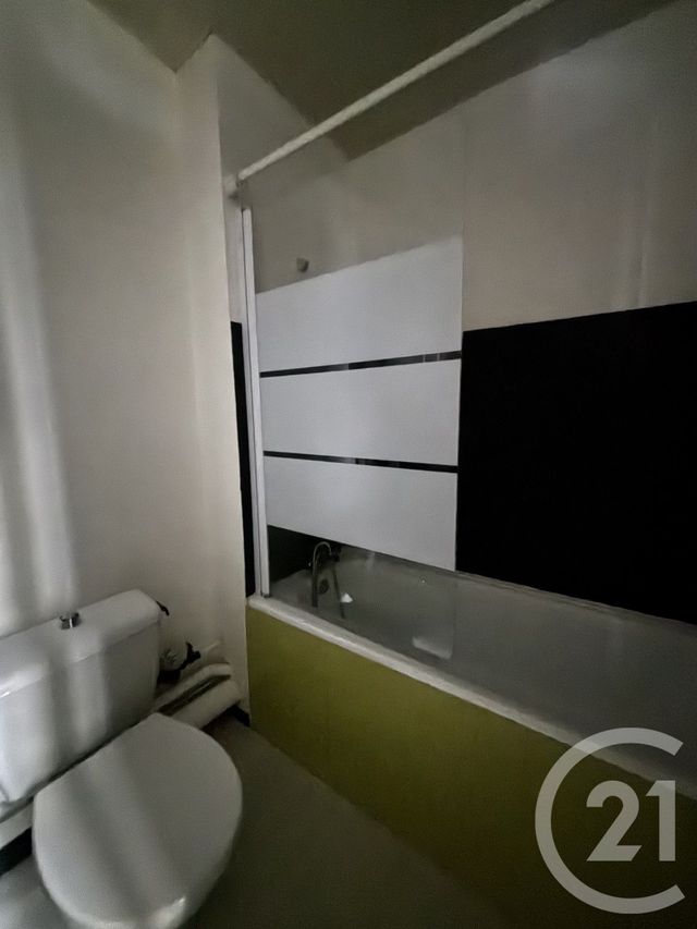 Appartement Studio à louer - 1 pièce - 27.0 m2 - AURILLAC - 15 - AUVERGNE - Century 21 Pradel Immobilier