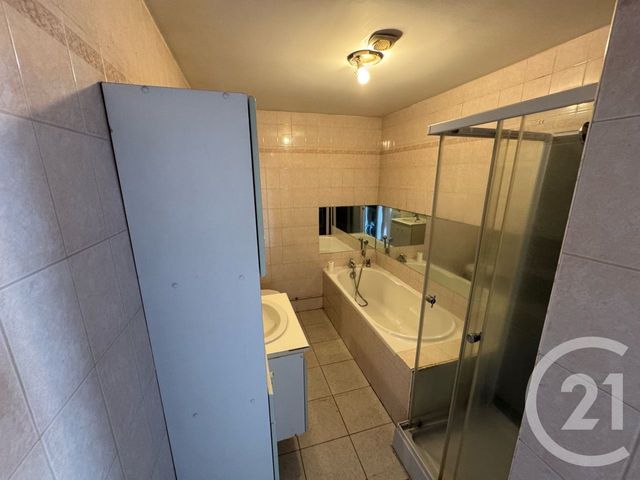 Appartement T3 à vendre - 4 pièces - 57.0 m2 - AURILLAC - 15 - AUVERGNE - Century 21 Pradel Immobilier