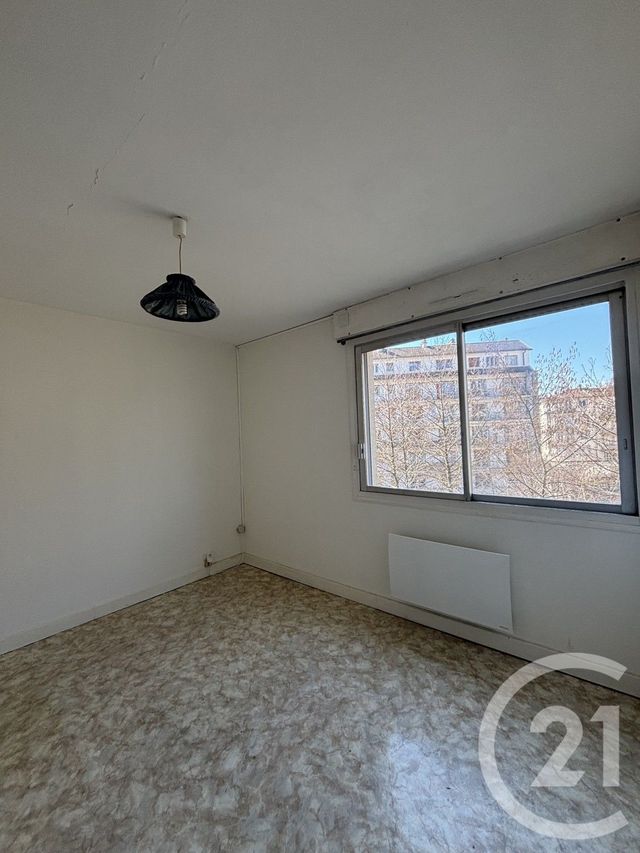 Appartement T2 à louer - 2 pièces - 46.0 m2 - AURILLAC - 15 - AUVERGNE - Century 21 Pradel Immobilier