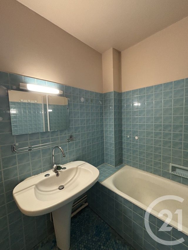 Appartement T2 à louer - 2 pièces - 46.0 m2 - AURILLAC - 15 - AUVERGNE - Century 21 Pradel Immobilier