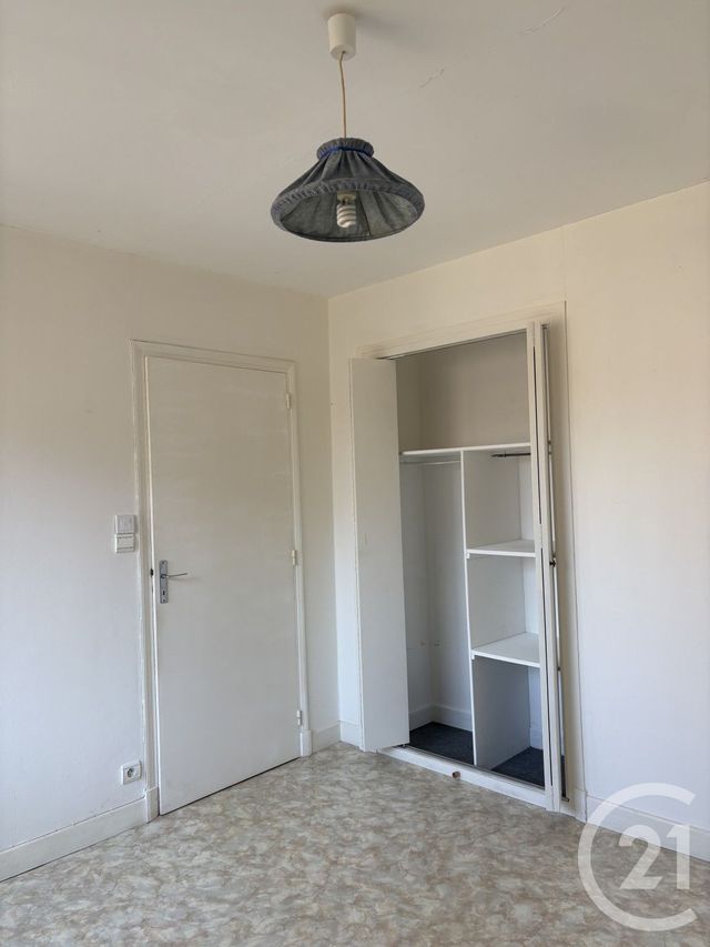 Appartement T2 à louer - 2 pièces - 46.0 m2 - AURILLAC - 15 - AUVERGNE - Century 21 Pradel Immobilier
