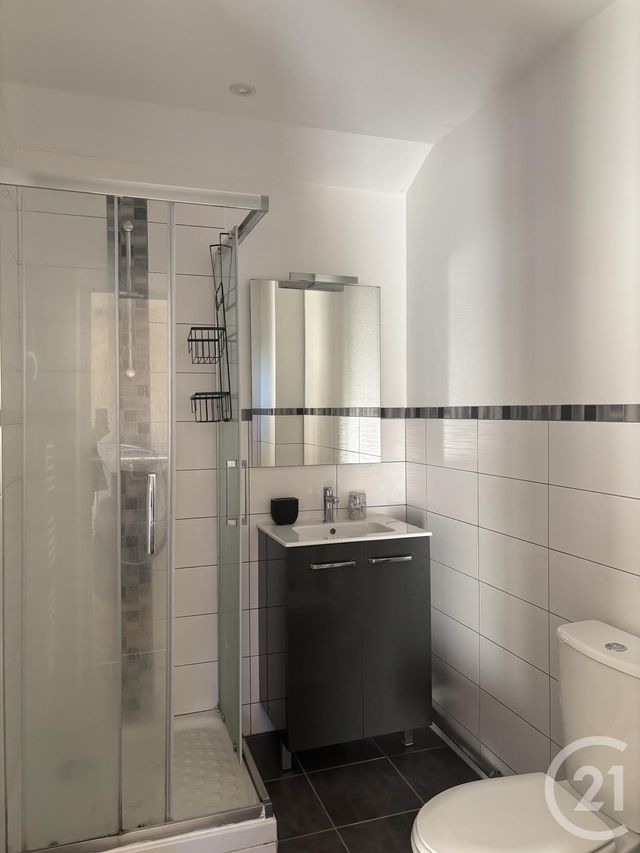 Appartement T2 à louer - 2 pièces - 48.0 m2 - AURILLAC - 15 - AUVERGNE - Century 21 Pradel Immobilier