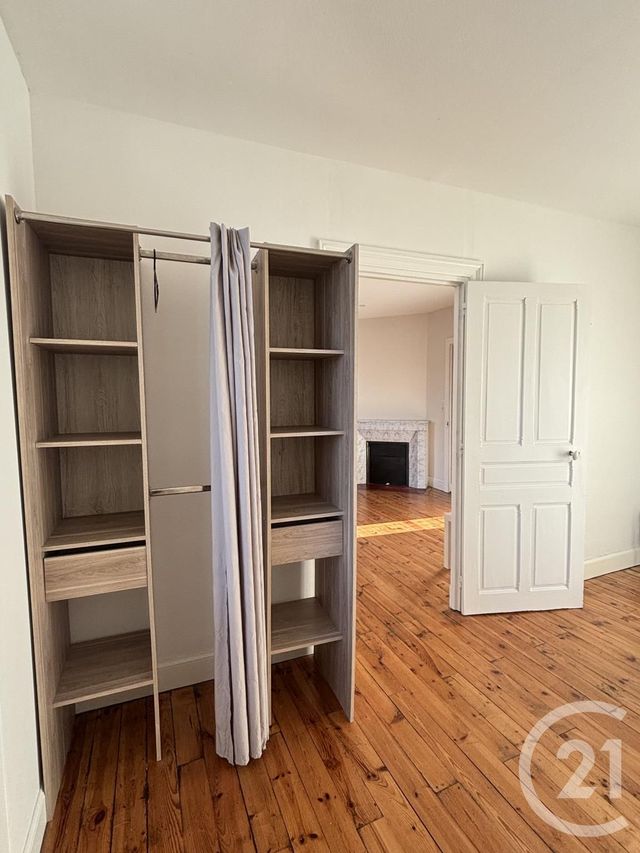 Appartement T2 à louer - 2 pièces - 48.0 m2 - AURILLAC - 15 - AUVERGNE - Century 21 Pradel Immobilier