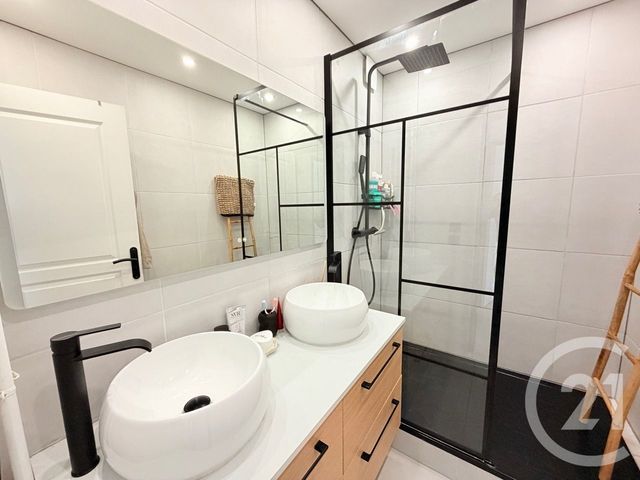 Appartement F4 à vendre - 5 pièces - 80.28 m2 - AURILLAC - 15 - AUVERGNE - Century 21 Pradel Immobilier