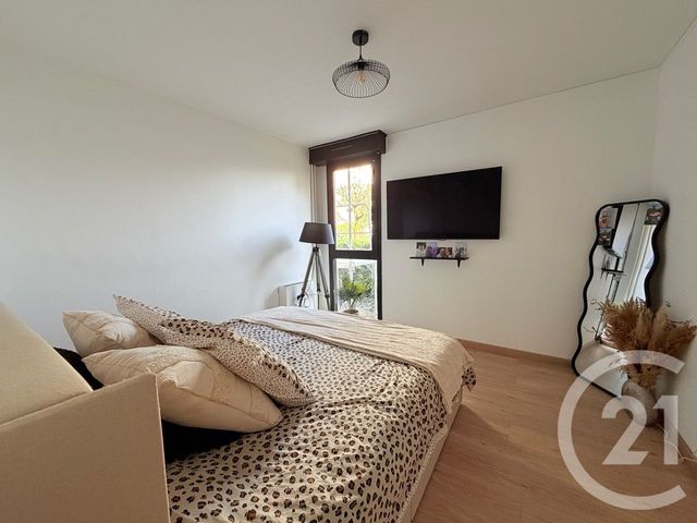 Appartement F4 à vendre - 5 pièces - 80.28 m2 - AURILLAC - 15 - AUVERGNE - Century 21 Pradel Immobilier