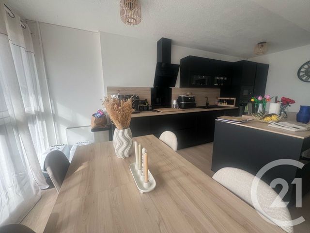 Appartement F4 à vendre - 5 pièces - 80.28 m2 - AURILLAC - 15 - AUVERGNE - Century 21 Pradel Immobilier