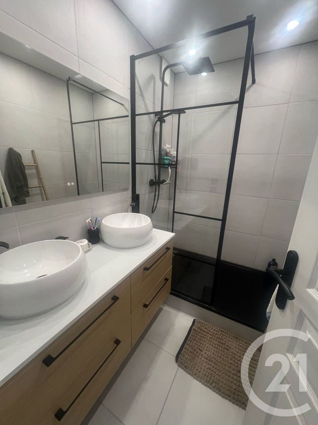 Appartement F4 à vendre - 5 pièces - 80.28 m2 - AURILLAC - 15 - AUVERGNE - Century 21 Pradel Immobilier