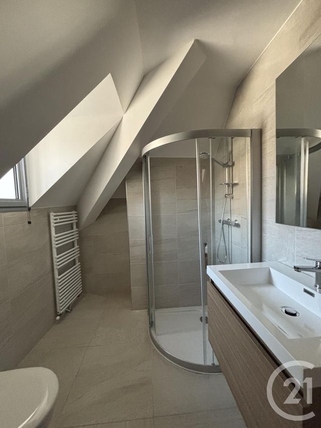 Appartement Duplex à louer - 2 pièces - 80.0 m2 - AURILLAC - 15 - AUVERGNE - Century 21 Pradel Immobilier