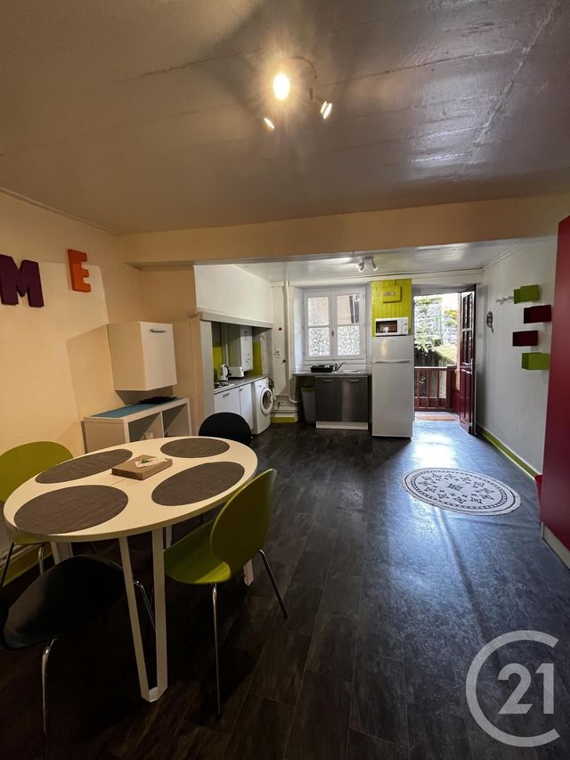 Appartement T2 à louer - 2 pièces - 45.0 m2 - AURILLAC - 15 - AUVERGNE - Century 21 Pradel Immobilier