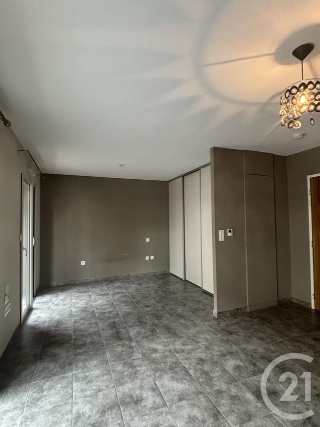 Appartement T1 à louer - 1 pièce - 35.3 m2 - AURILLAC - 15 - AUVERGNE - Century 21 Pradel Immobilier