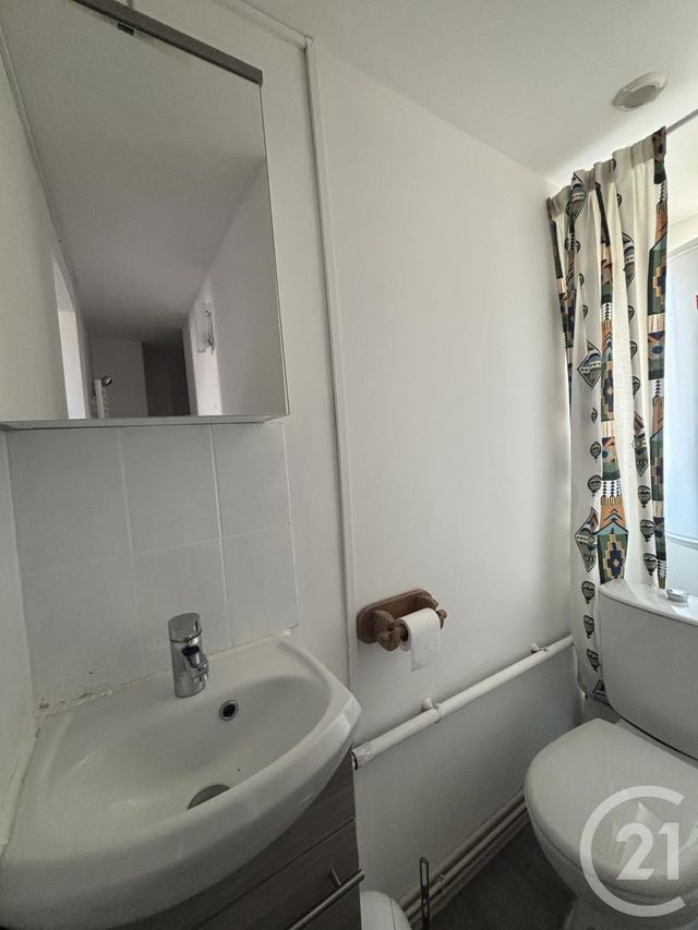 Appartement Duplex à louer - 2 pièces - 24.0 m2 - AURILLAC - 15 - AUVERGNE - Century 21 Pradel Immobilier