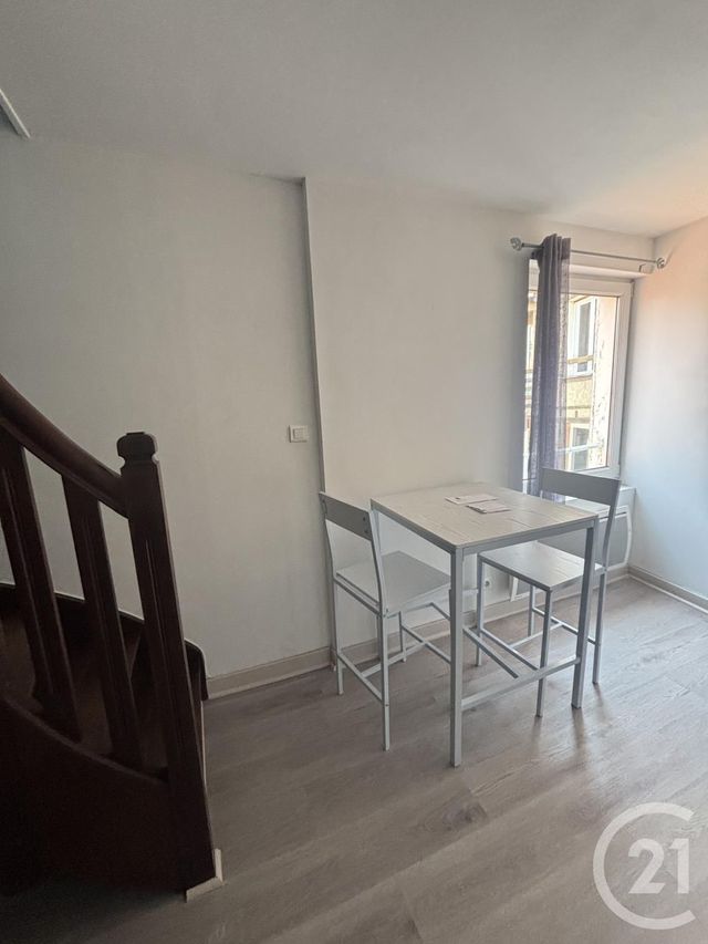 Appartement Duplex à louer - 2 pièces - 24.0 m2 - AURILLAC - 15 - AUVERGNE - Century 21 Pradel Immobilier