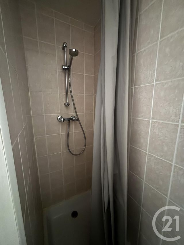 Appartement Duplex à louer - 2 pièces - 24.0 m2 - AURILLAC - 15 - AUVERGNE - Century 21 Pradel Immobilier