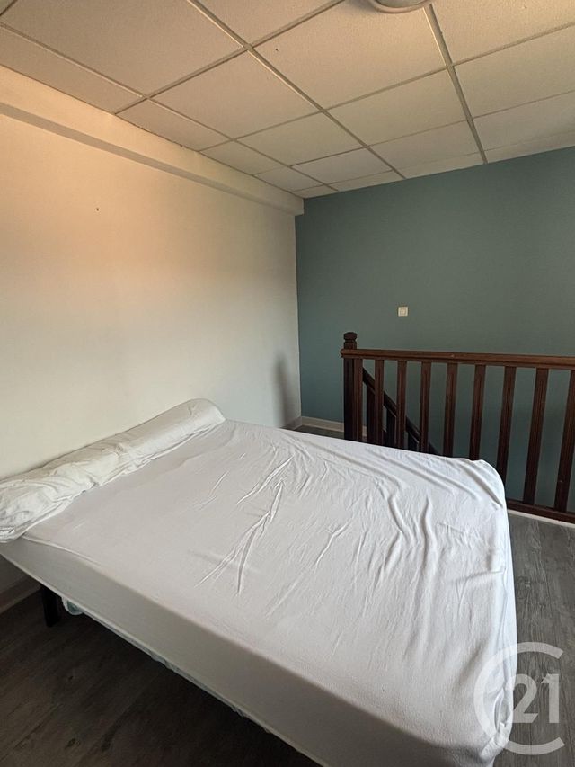 Appartement Duplex à louer - 2 pièces - 24.0 m2 - AURILLAC - 15 - AUVERGNE - Century 21 Pradel Immobilier