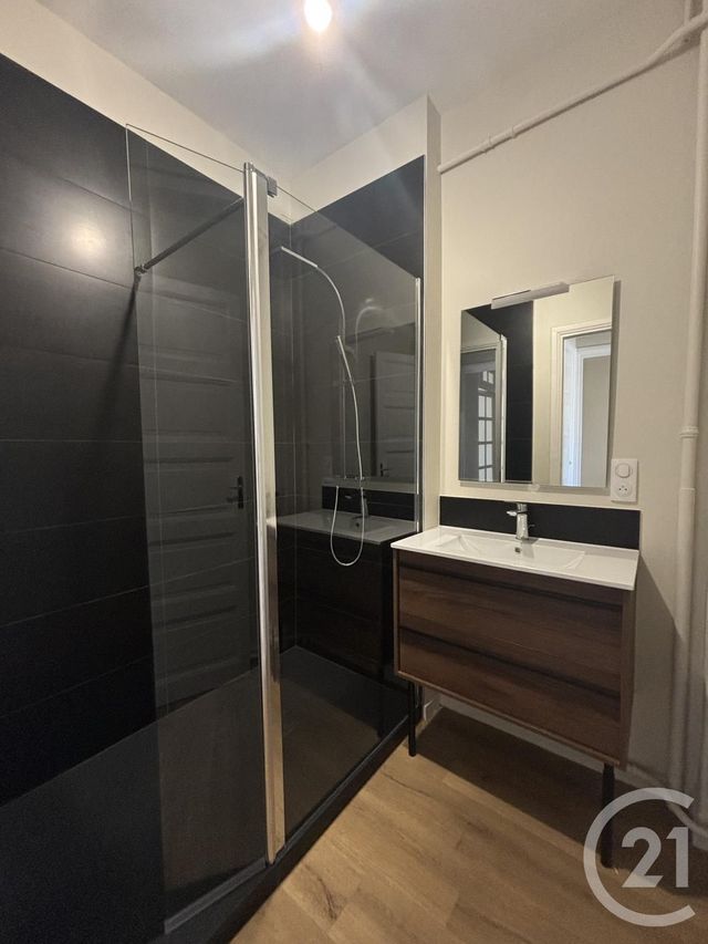 Appartement T2 à louer - 2 pièces - 53.05 m2 - AURILLAC - 15 - AUVERGNE - Century 21 Pradel Immobilier