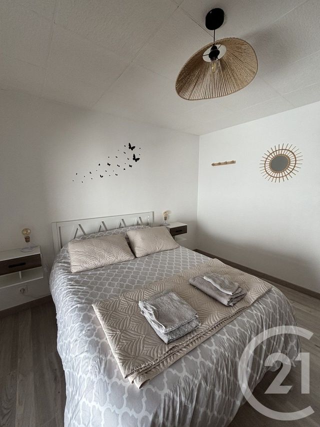 Appartement T3 à louer - 3 pièces - 56.0 m2 - VIC SUR CERE - 15 - AUVERGNE - Century 21 Pradel Immobilier