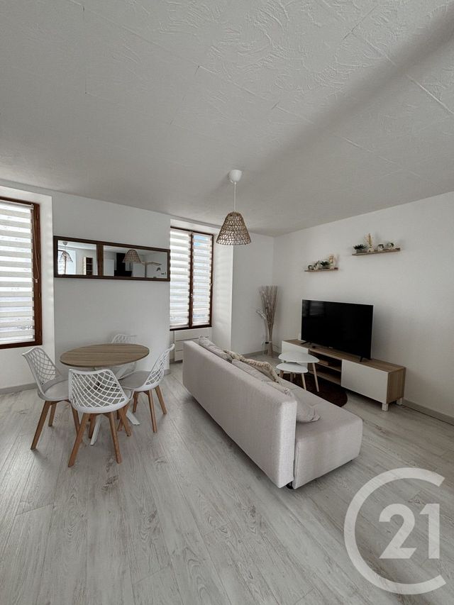 Appartement T3 à louer - 3 pièces - 56.0 m2 - VIC SUR CERE - 15 - AUVERGNE - Century 21 Pradel Immobilier